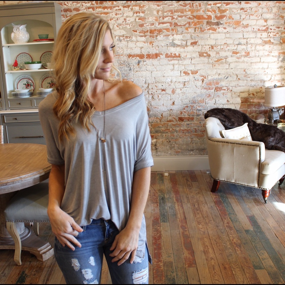 Light gray wash dyed v neck tee